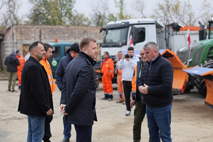 SMOTRA ZIMSKE MEHANIZACIJE...